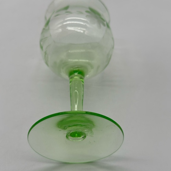 Art Deco wine uranium wine glasses simple with garland 1 Glass - Picture 9 of 11